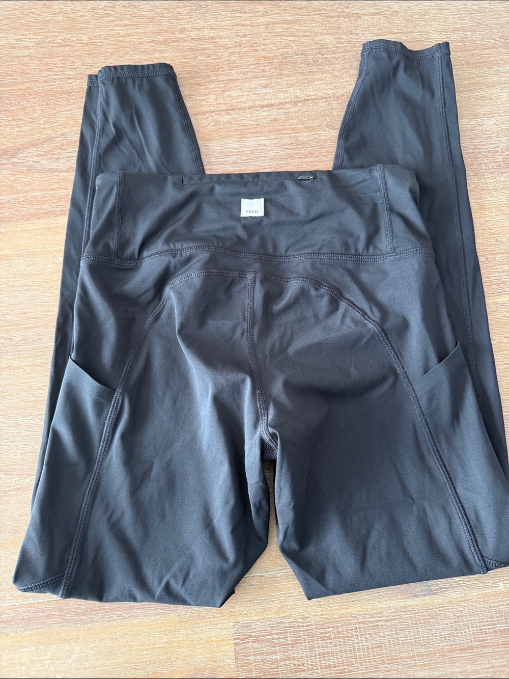 Vuori Black Leggings with Side Pockets